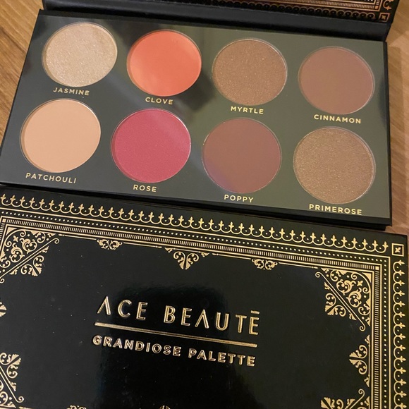 Makeup bundle - Picture 3 of 7